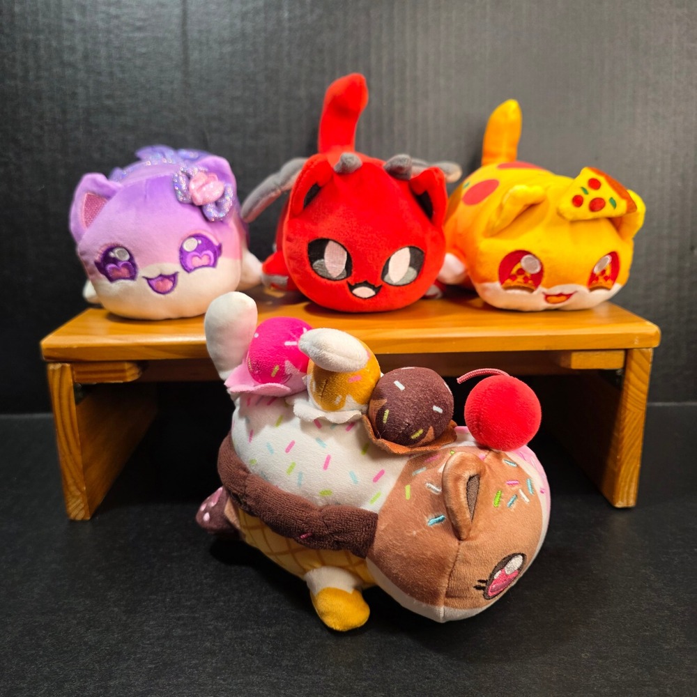 Aphmau MeeMeows Mystery Plush Set 4 Mermaid Devil Pizza Banana Split Cat